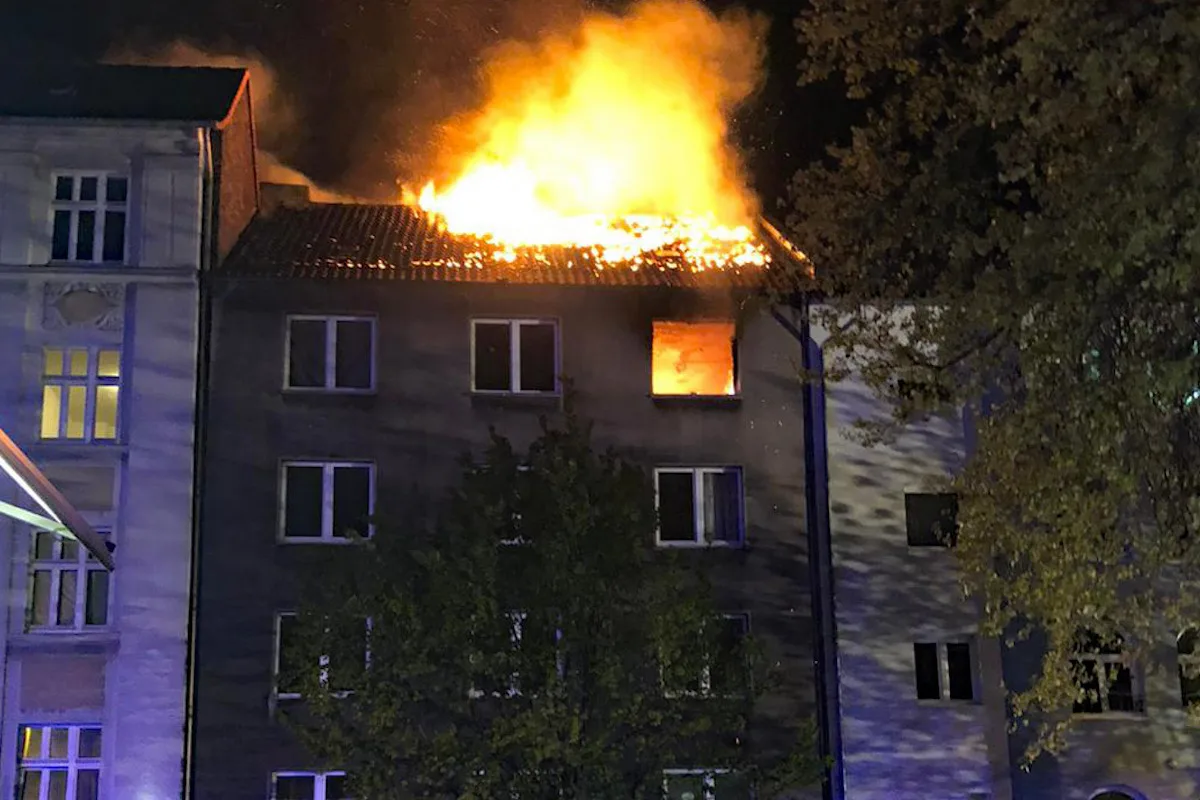 Dortmund - Dachstuhlbrand in einem leerstehenden Haus