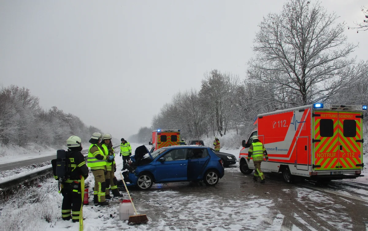 Bremerhaven – Verkehrsunfall mit drei Fahrzeugen - 5 verletzte Personen auf der A27