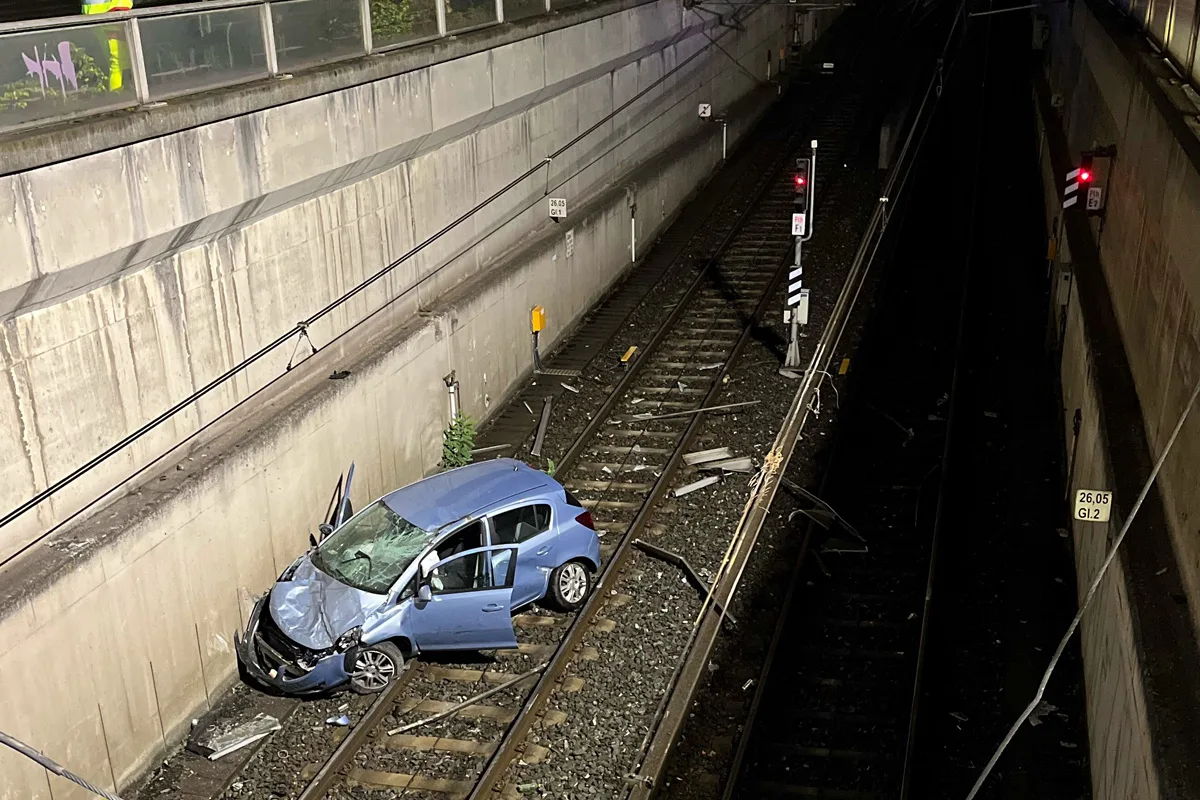 Duisburg NW – Zeugen nach Sturz von Pkw in U-Bahn-Tunnel gesucht