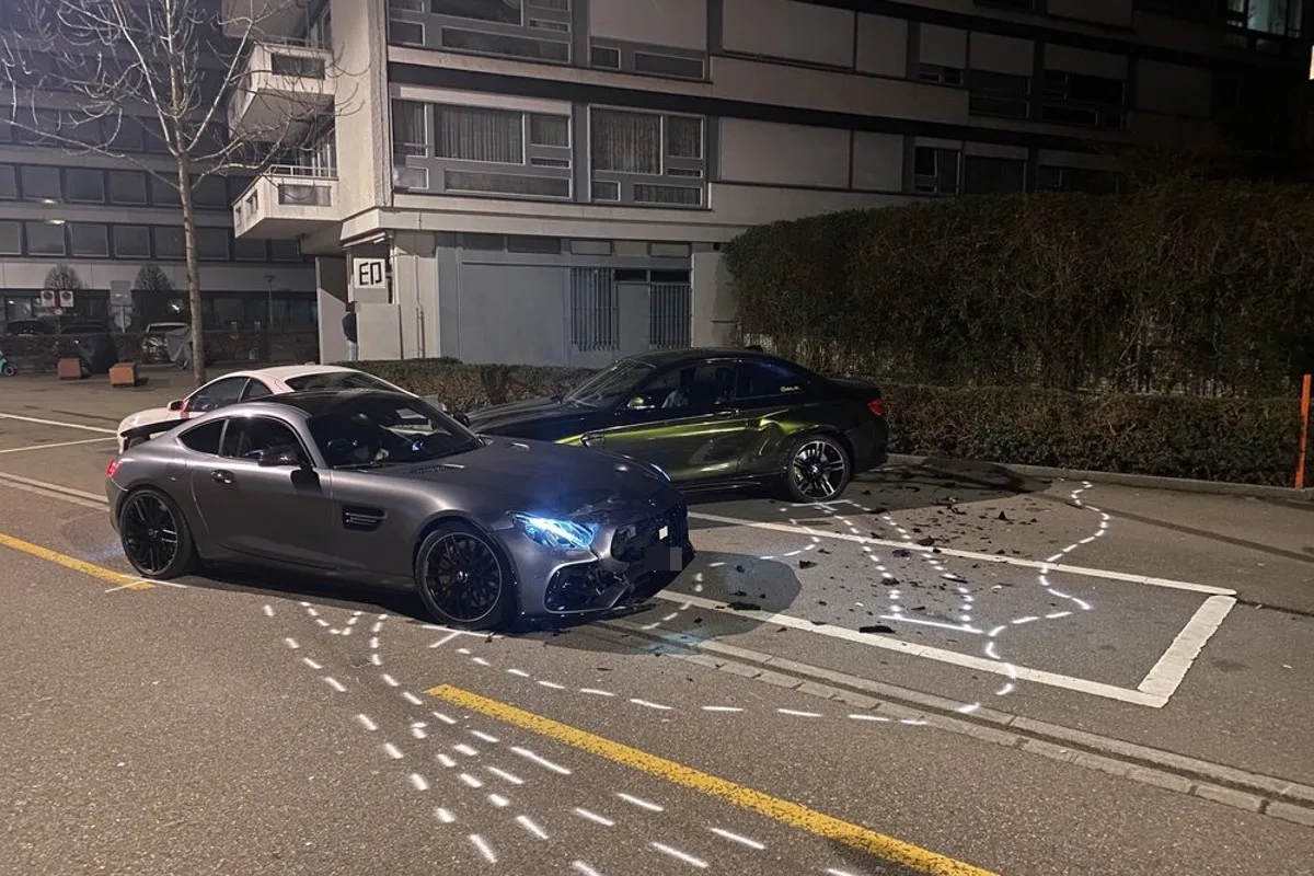 Stadt St. Gallen - Mercedes AMG zu stark beschleunigt und verunfallt