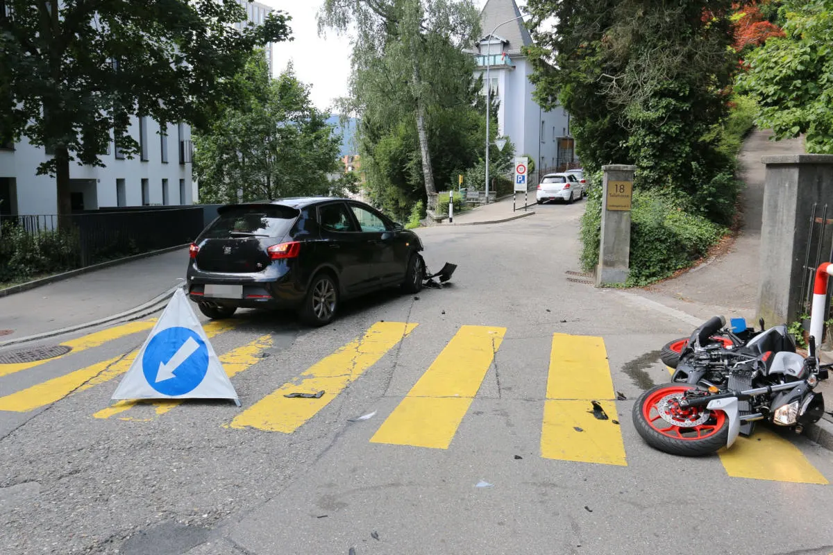 St.Gallen SG - Kollision Auto mit Motorrad