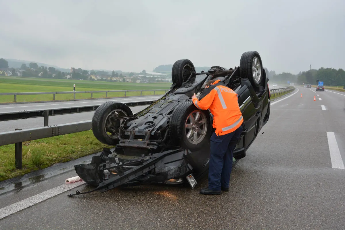 Gachnang TG - Mit Auto überschlagen