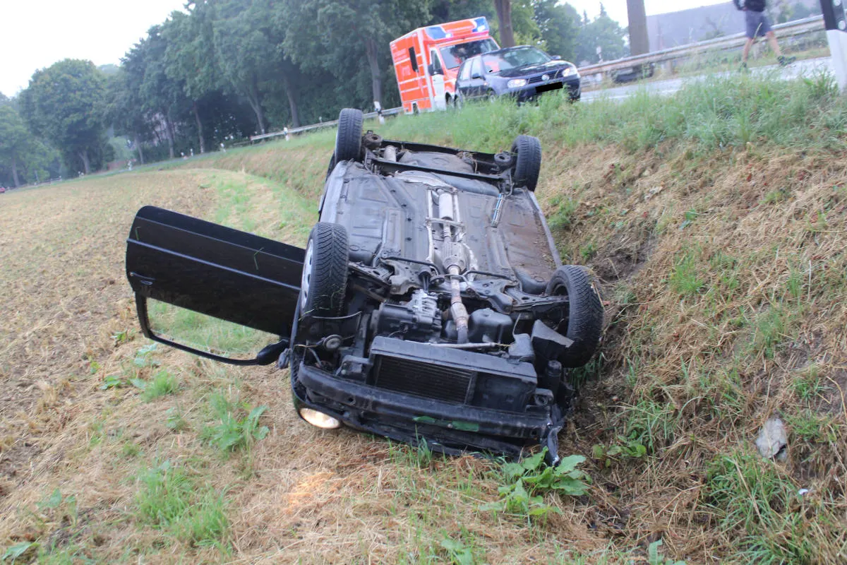 Hüllhorst – Überholmanöver endet im Straßengraben