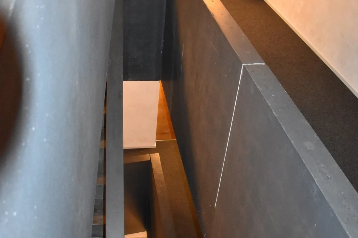 Laax GR – Mann stürzt schwer im Treppenhaus - Rega im Einsatz 
