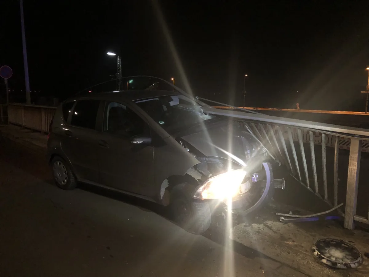 Wittlich – 19-Jähriger durchbricht mit Auto Geländer