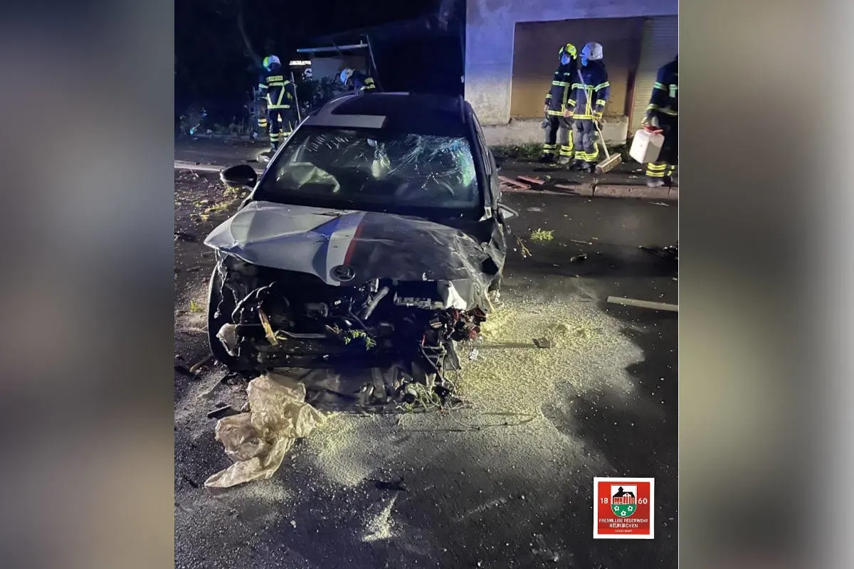 Neukirchen – Kontrolle verloren und gegen Lichtmast geschleudert