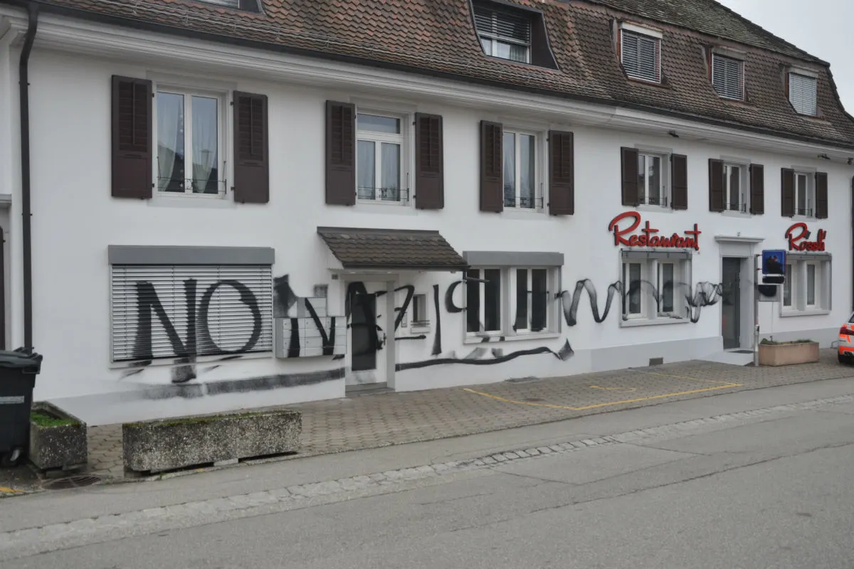 Bellach SO - Fassade versprayt – Die Polizei sucht Zeugen