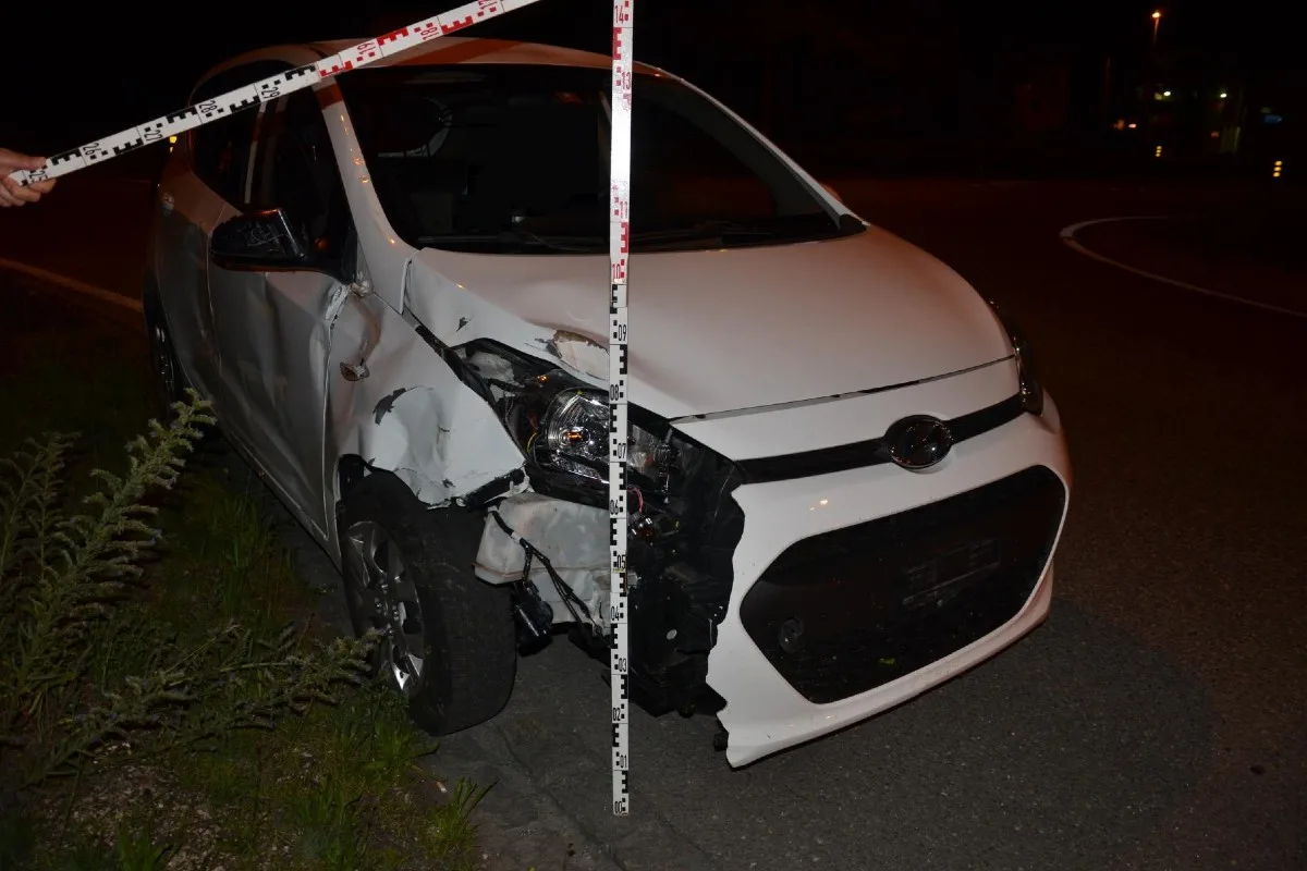 Ormalingen BL – Personenwagen kommt von der Strasse ab und kollidiert mit Holzpfosten
