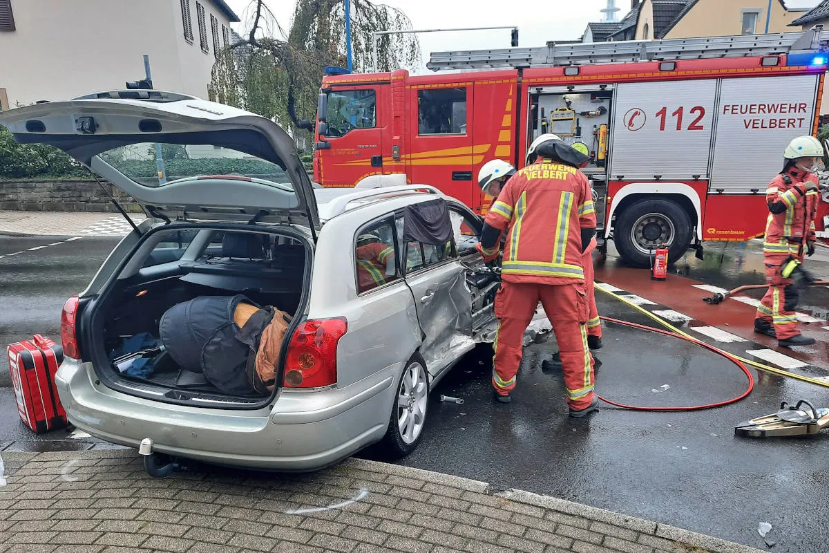 Velbert – Zwei Schwerverletzte bei Verkehrsunfall