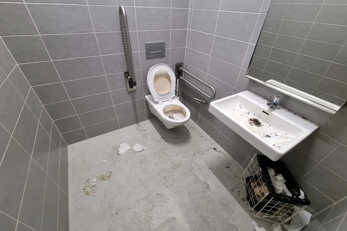 Neunkirch SH - Öffentliches WC beschädigt