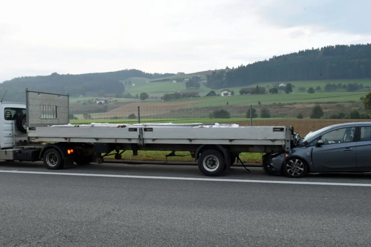 Heftiger Crash in Dagmersellen LU - Alkoholisierter Autofahrer verursacht Auffahrunfall 