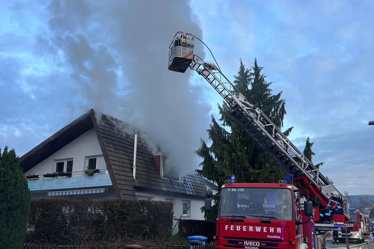 Stockach – Wohnungsbrand greift auf Dachstuhl über