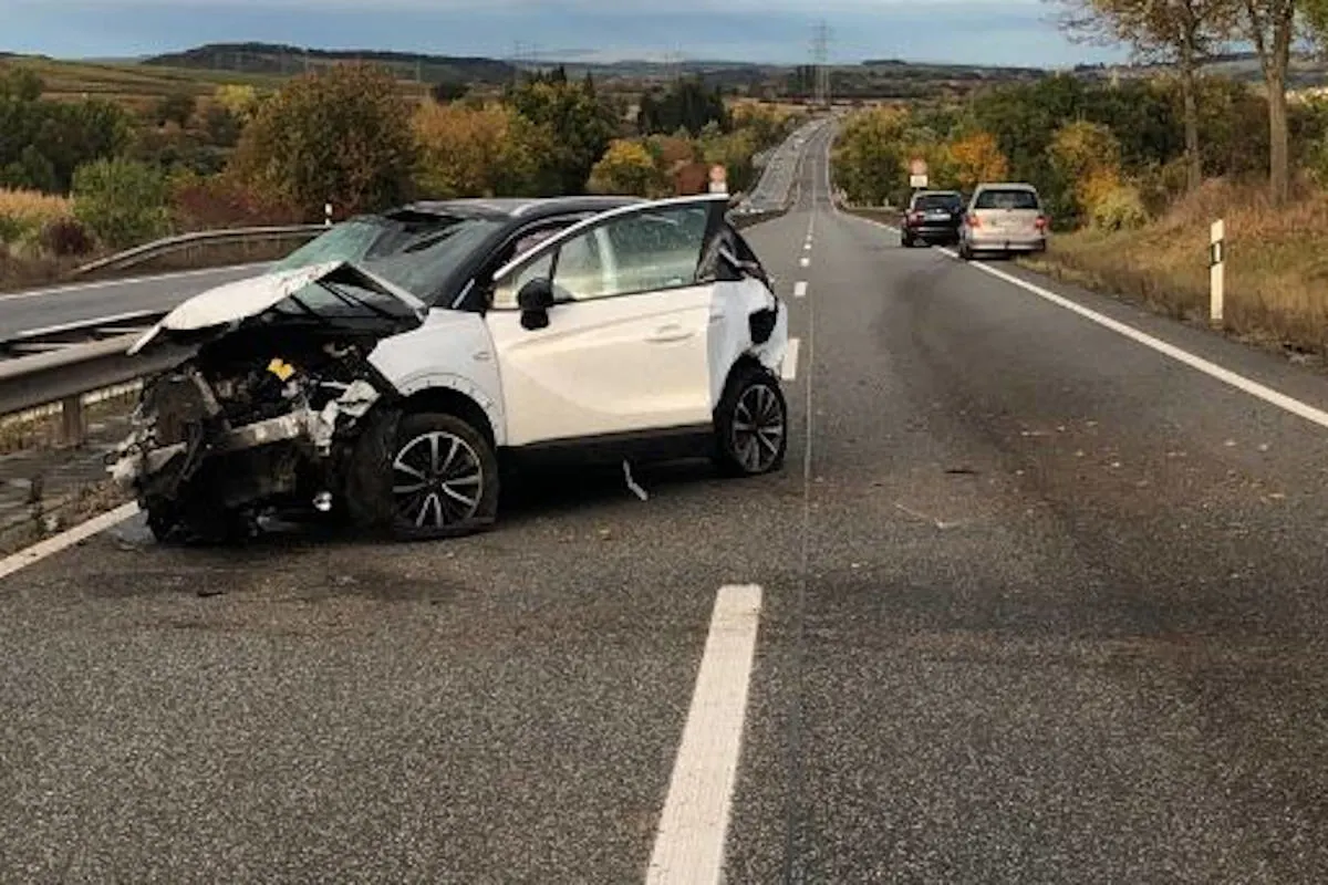 B41 Weinsheim – Verkehrsunfall mit überschlagenem PKW