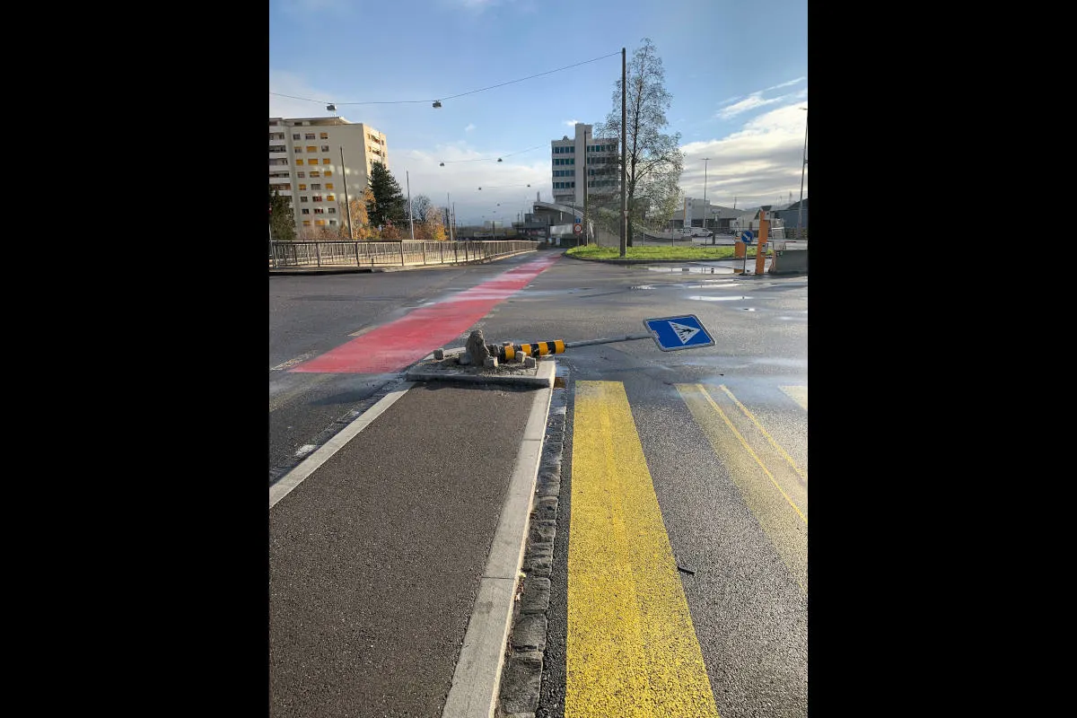 Unfall in Stadt Basel – Verkehrsteiler umgefahren und geflüchtet