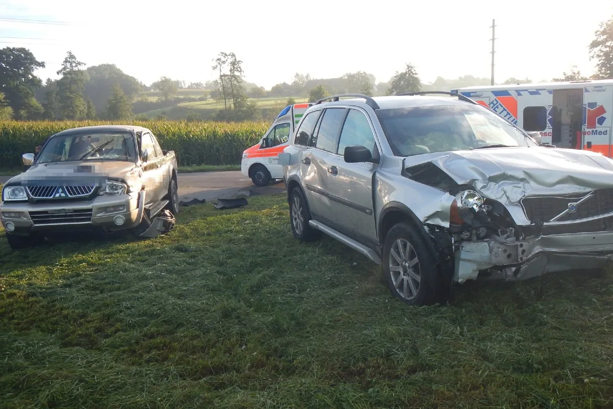 Heftiger Crash in Ellighausen TG - Beide Unfallbeteiligten müssen hospitalisiert werden
