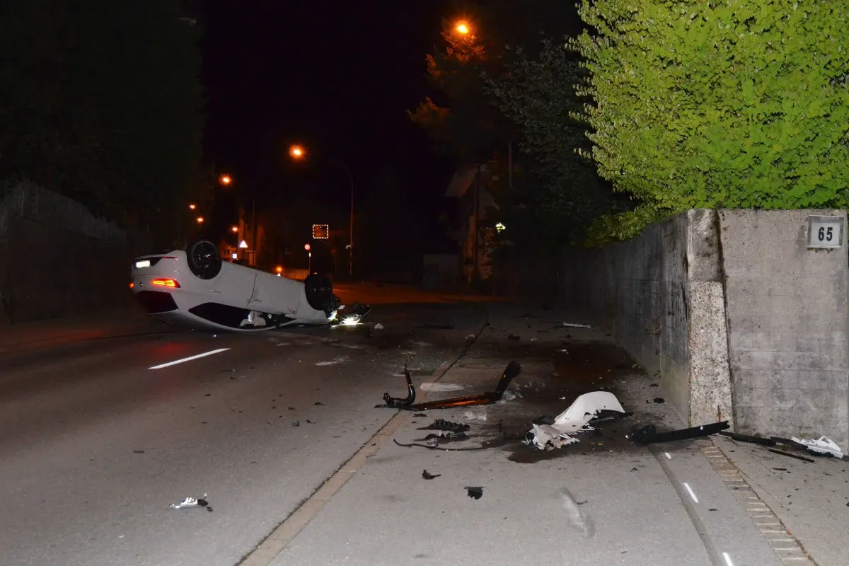 Herisau AR - Auto komplett zerstört