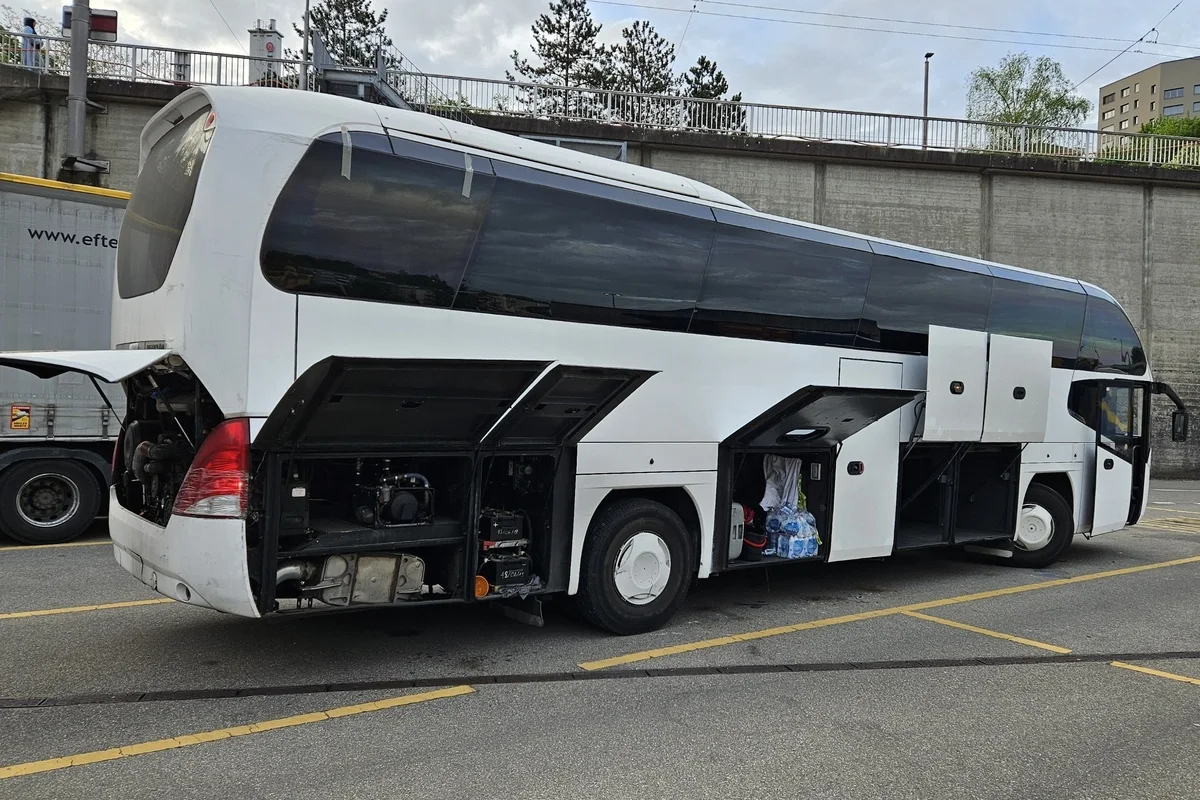 Neuhausen a./Rhf. SH - Reisebus mit diversen Mängeln - Fahrer alkoholisiert