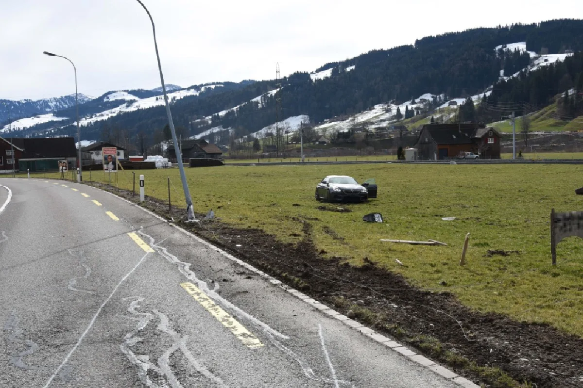 Ulisbach SG - BMW-Lenker verliert Kontrolle über das Fahrzeug!