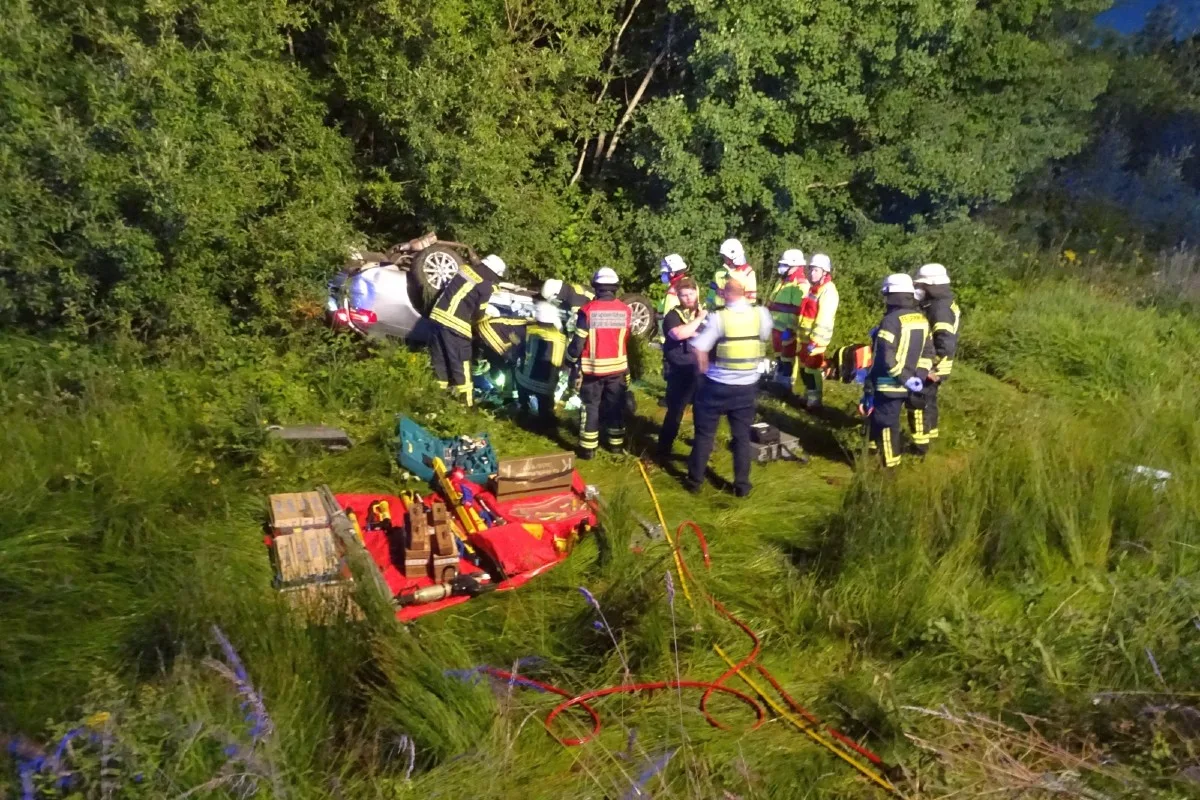 Sonsbeck - Die eingeklemmte Person verstarb noch auf der Unfallstelle