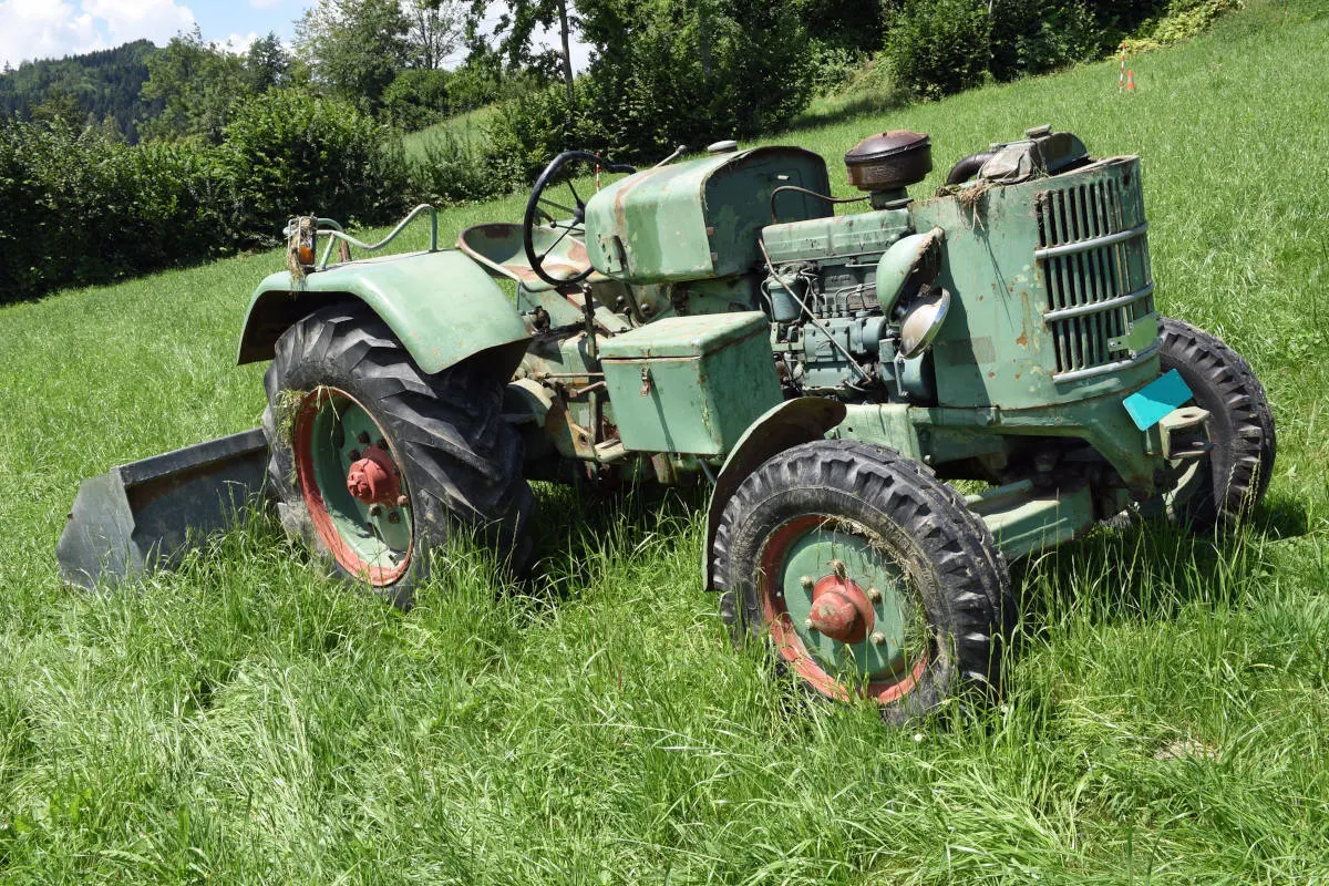 Udligenswil LU – Traktor überschlägt sich – eine Person schwer verletzt