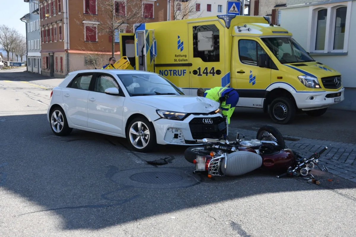 Kirchberg SG - Motorradfahrer übersehen - schwer verletzt!