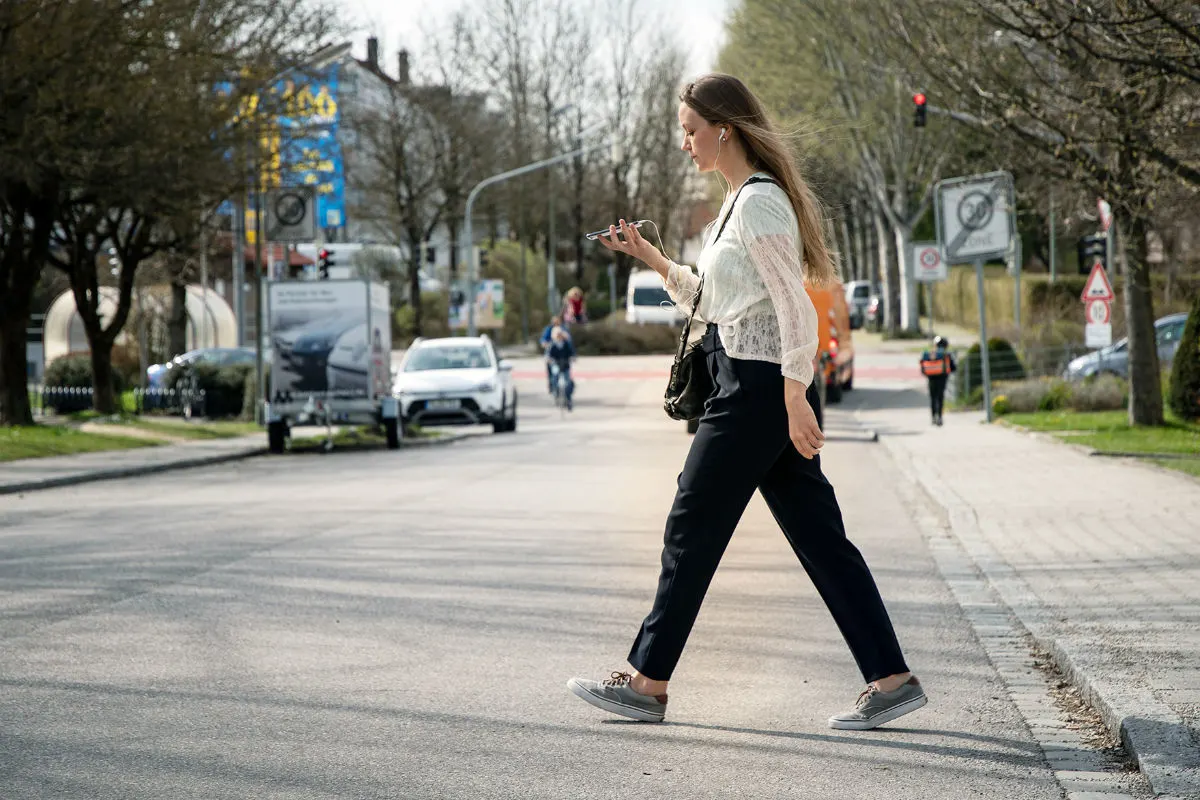 Hohe Gefahr für Fussgänger durch Rückwärtsfahrer