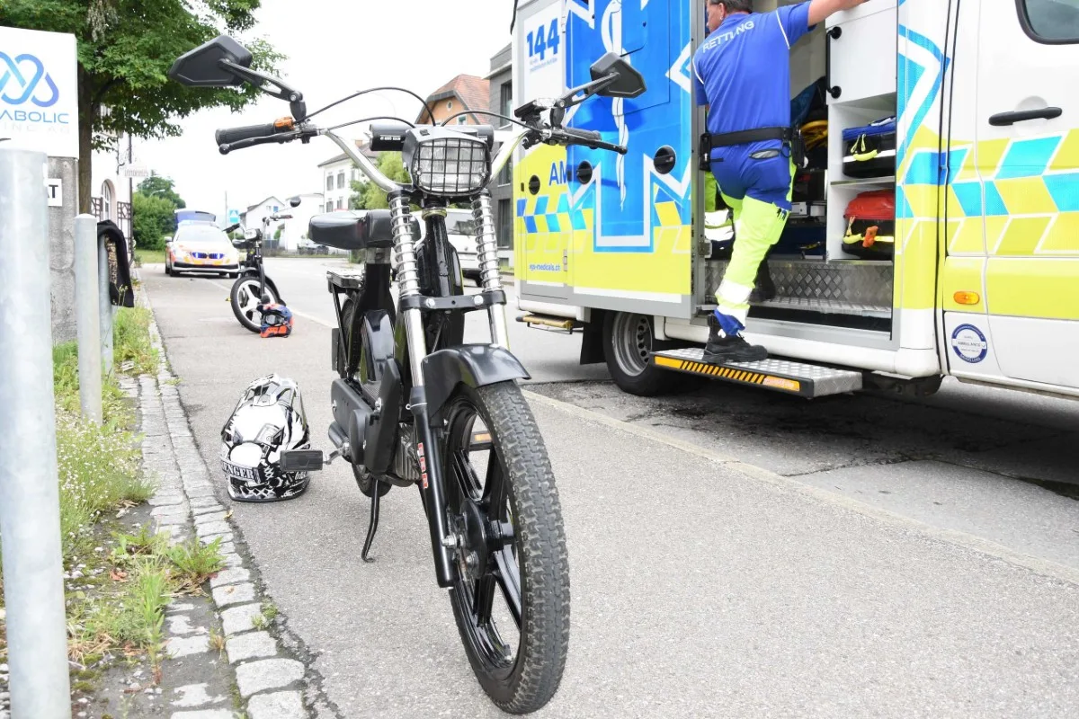 Tübach SG - 16-Jährige nach Kollision zwischen Töfflis verletzt
