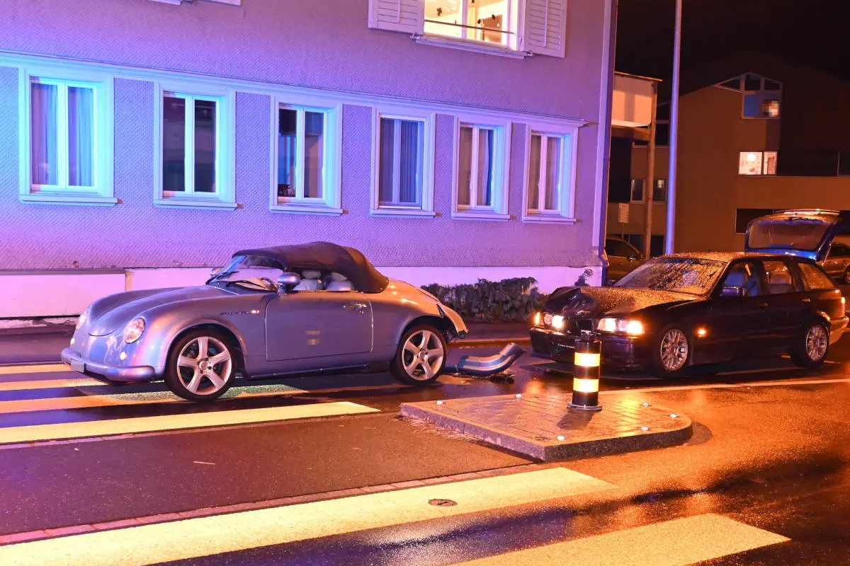 Schönengrund SG – Auffahrkollision mit zwei beteiligten Autos