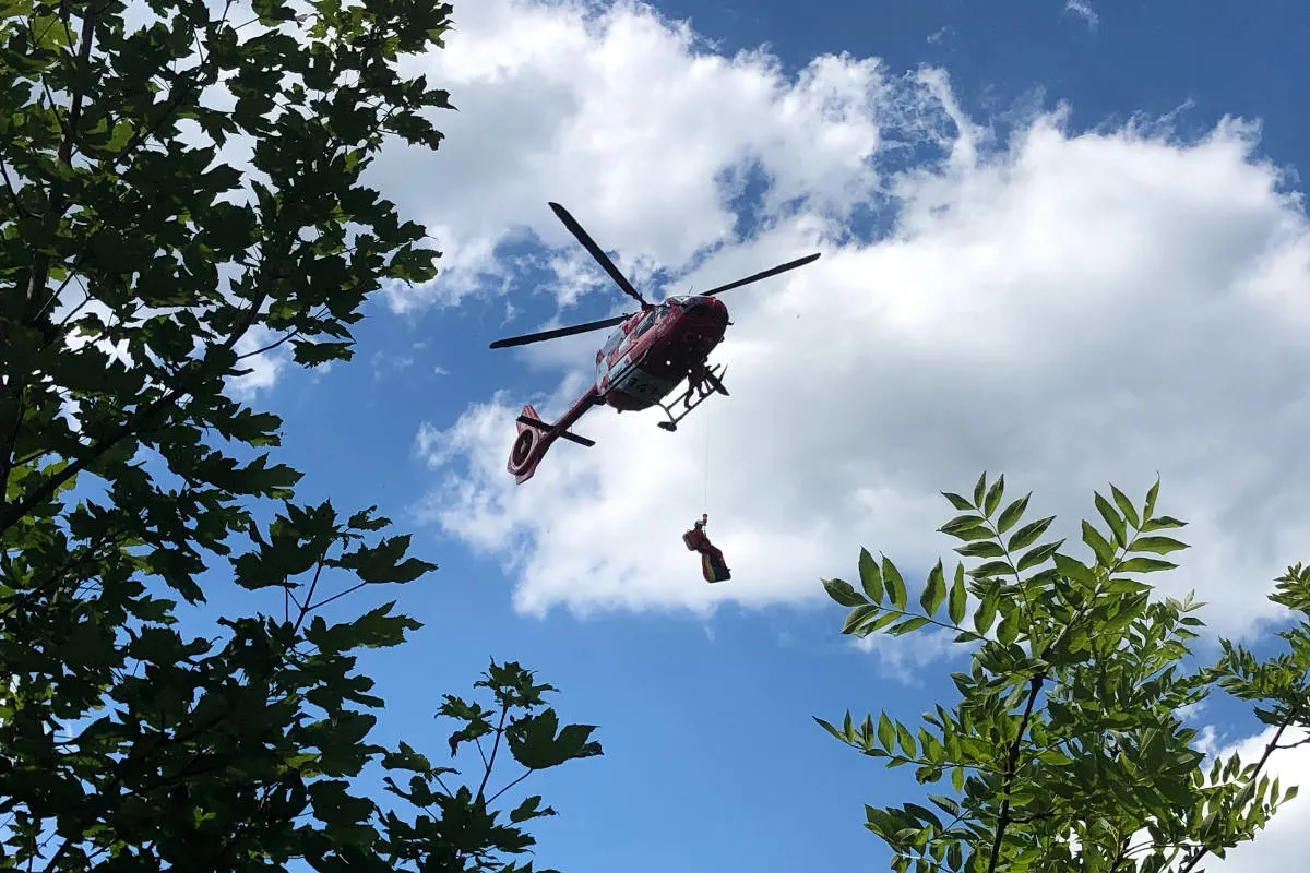 Weissenstein / Oberdorf SO – Gleitschirmpilotin abgestürzt und verletzt – Helikopter im Einsatz