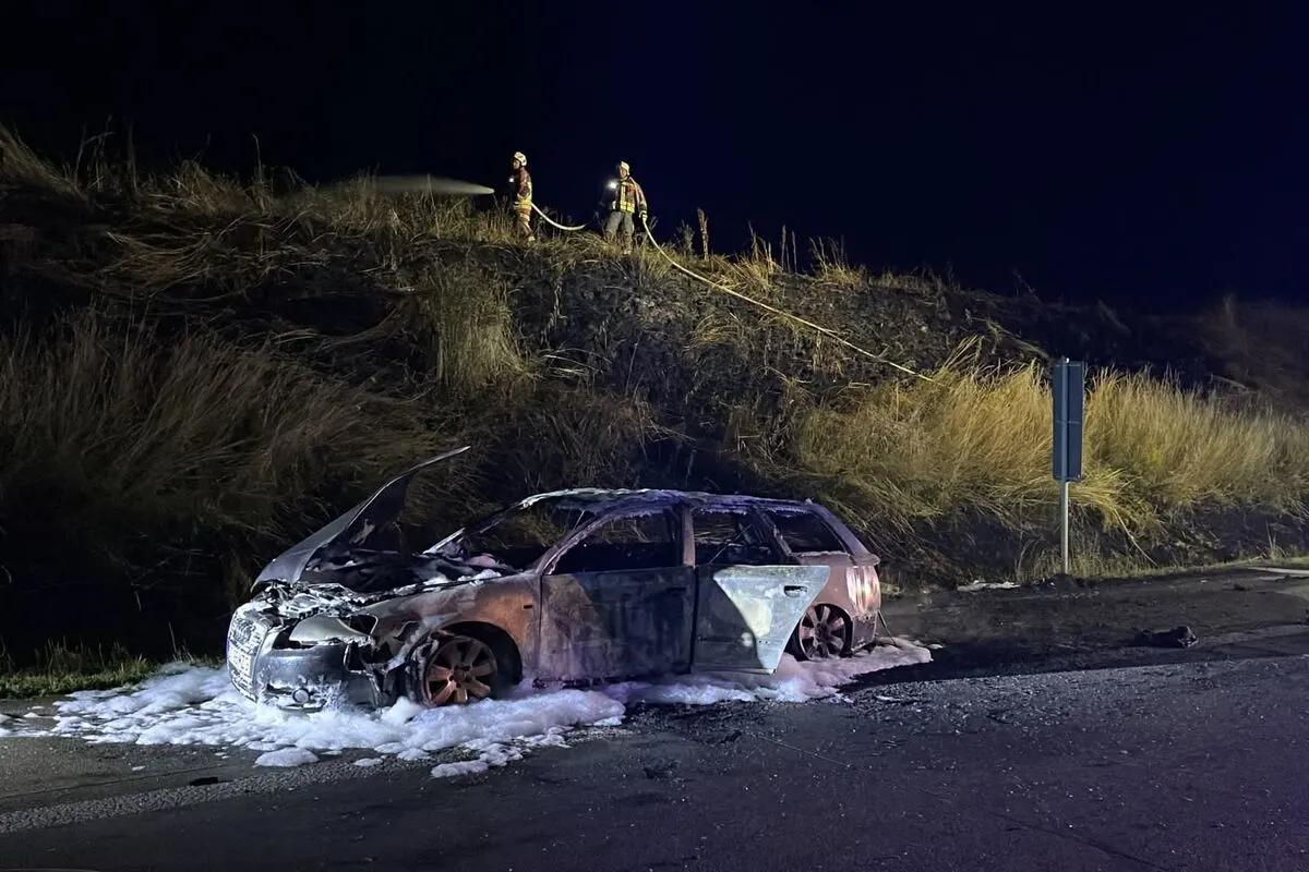 Audi A6 auf der A4 bei Schmölln TH komplett ausgebrannt 