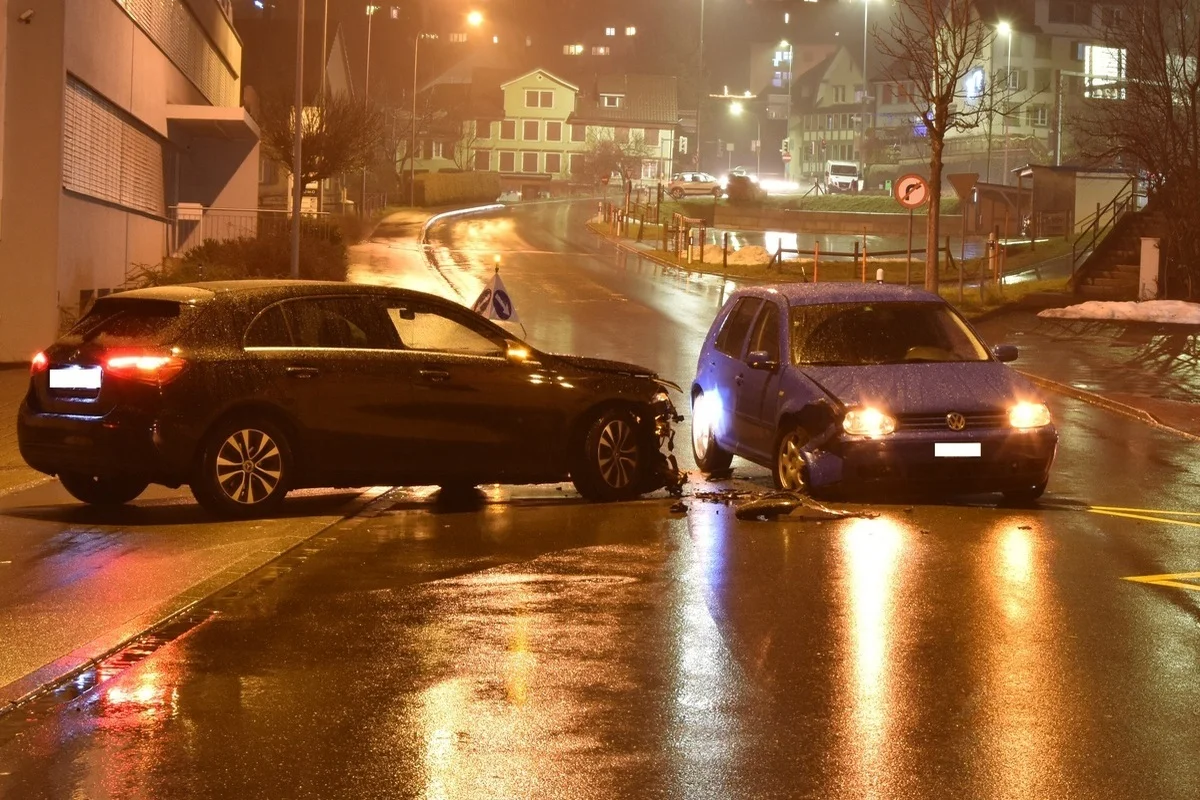 Herisau AR – Seitlich-frontale Kollision zwischen zwei Autos
