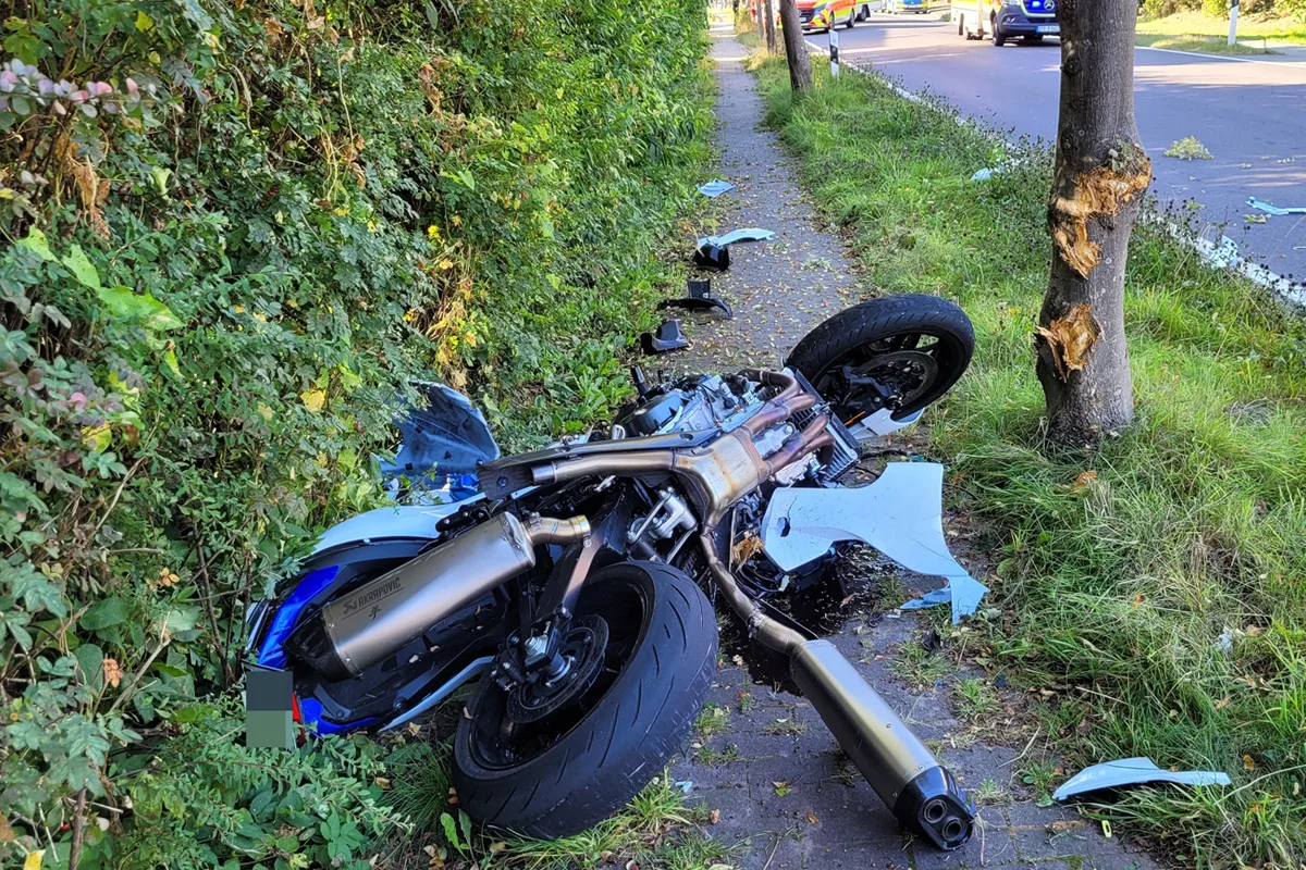 Hollern-Twielenfleth NI – Motorradfahrer bei Unfall mit Pkw schwer verletzt