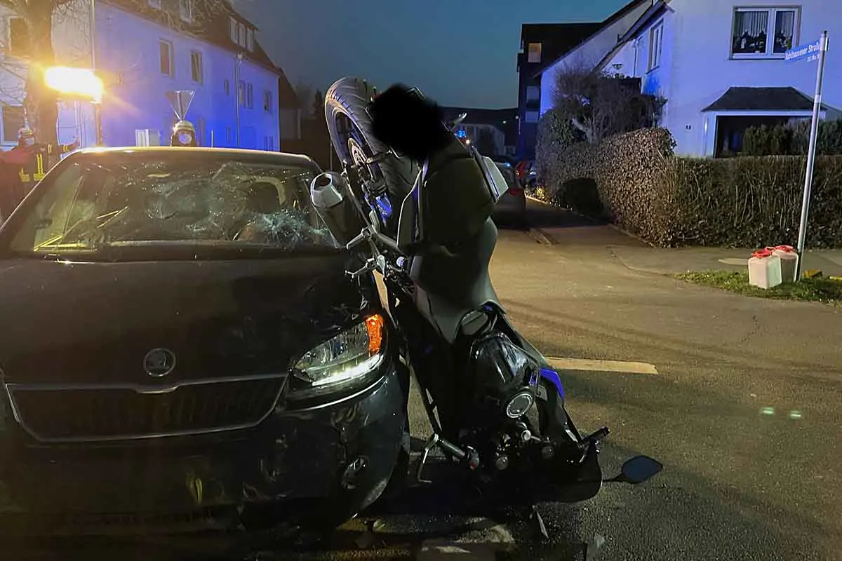 Horn-Bad Meinberg - Unfall zwischen PKW und Krad