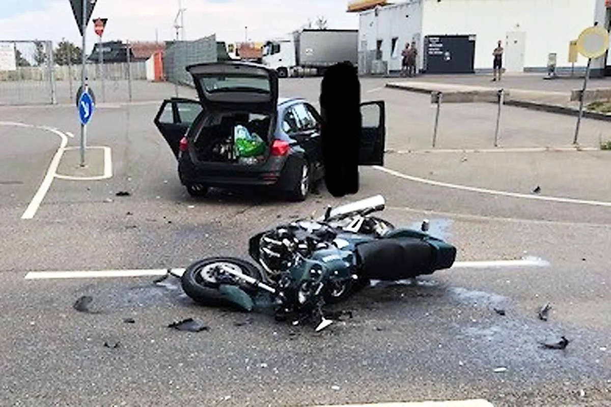 Haßloch - Verkehrsunfall mit verletztem Motorradfahrer