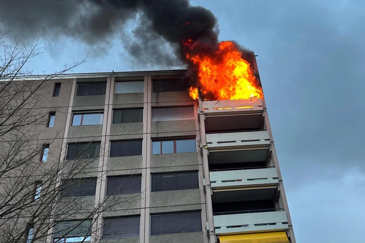 Brand in Cham ZG – 30 Personen evakuiert