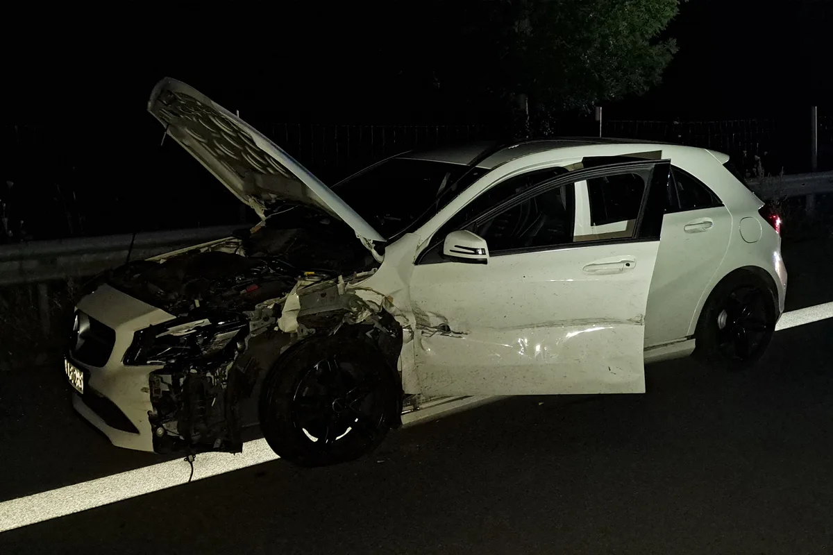 A26 Stade NI – Zwei Verletzte bei Unfall mit drei Pkw