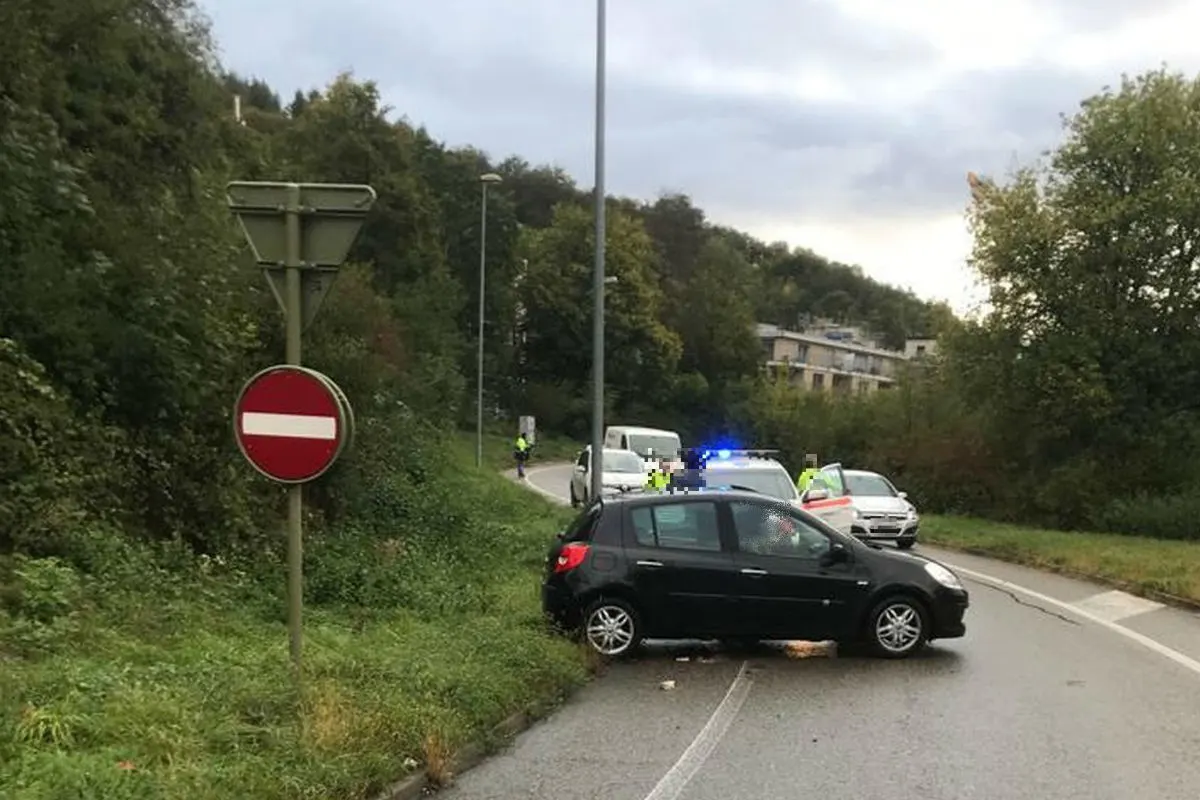 Liestal BL - Auto gerät ins Schleudern - Lenkerin und Kleinkind müssen ins Spital