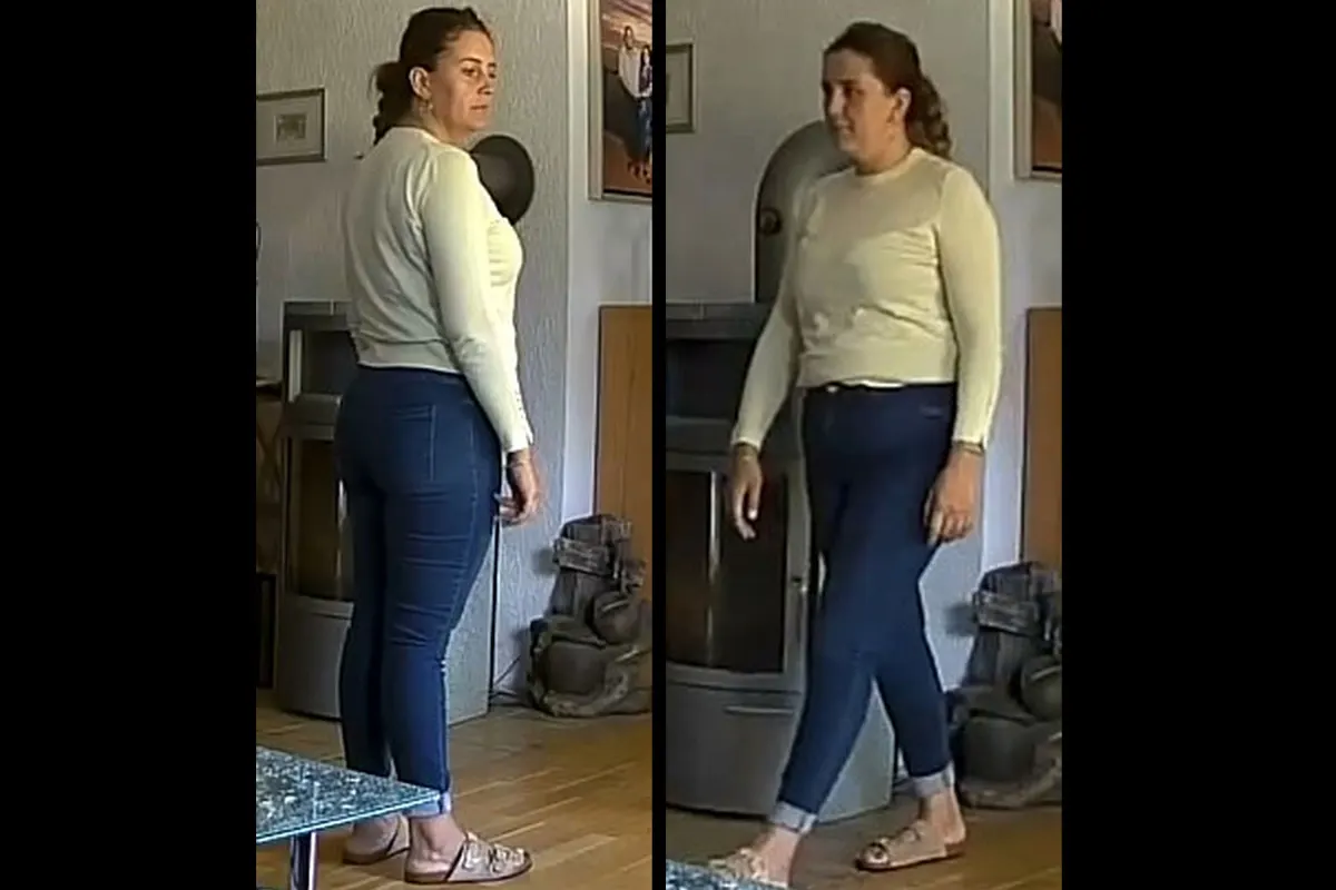 Eine Frau in blauer Jeans und beigem Pullover steht in einem Wohnzimmer. Aufnahmen stammen von einer Überwachungskamera.