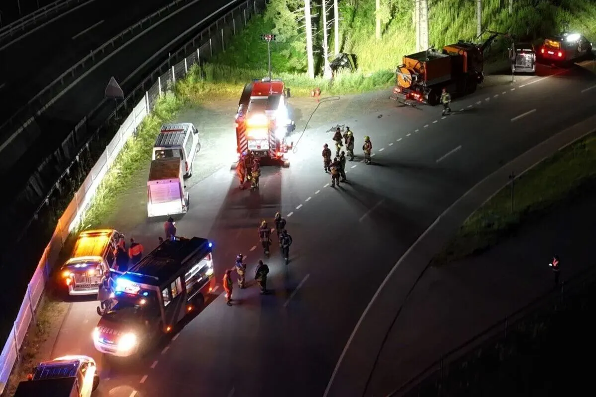 Sufers GR – Unfall nach Überholmanöver – Fahrzeug überschlägt sich