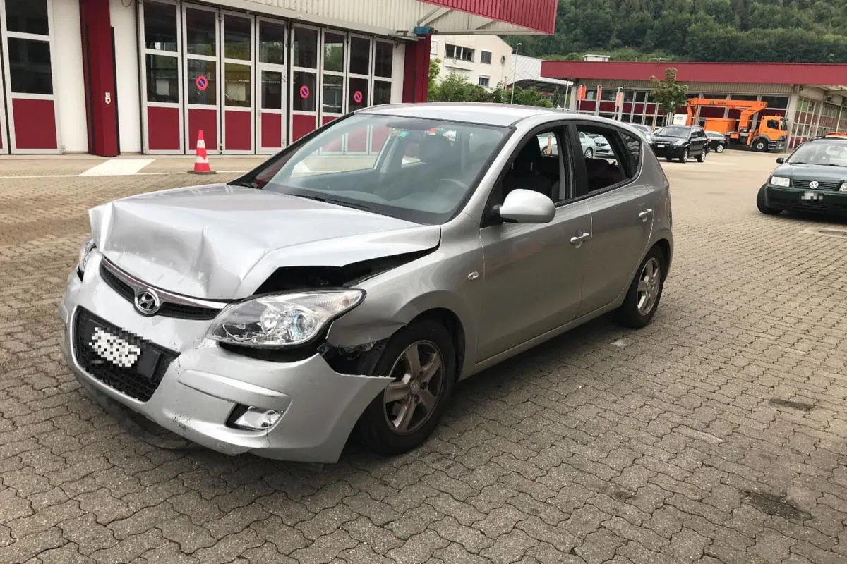 A22 Sissach BL - Betrunkene Lenkerin verursacht Auffahrkollision