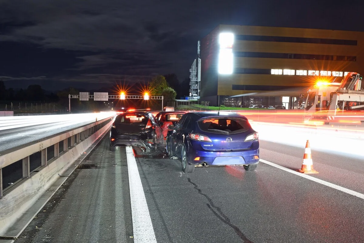 A2/Rothenburg LU - Auffahrkollision zwischen fünf Fahrzeugen 