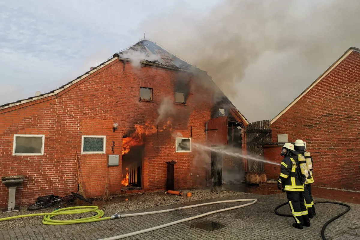 Steenfelde - Wohngebäude durch Feuer nahezu zerstört