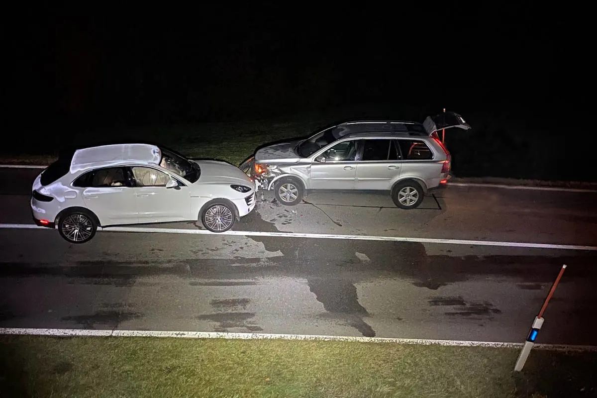 Heftiger Unfall in Menzingen ZG – Einmal unaufmerksam - dreimal Totalschaden