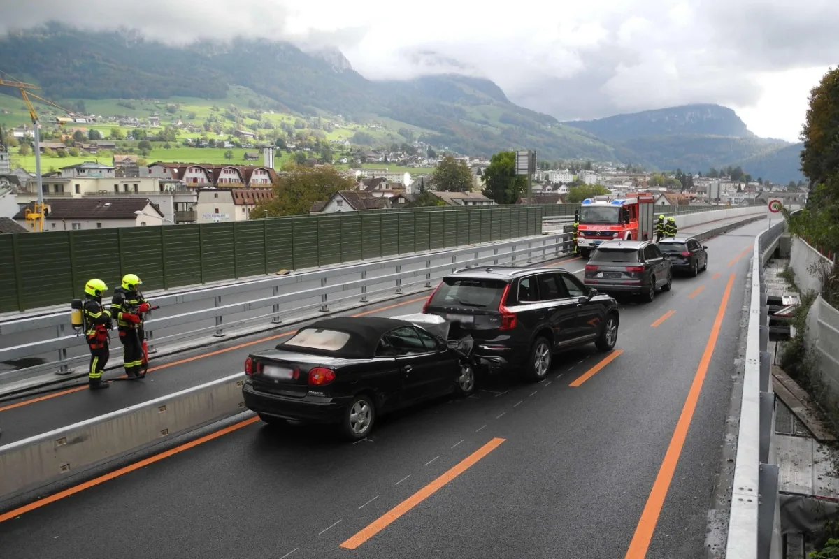 Autobahnunfall in Seewen SZ - Vier Verletzte im Baustellenbereich
