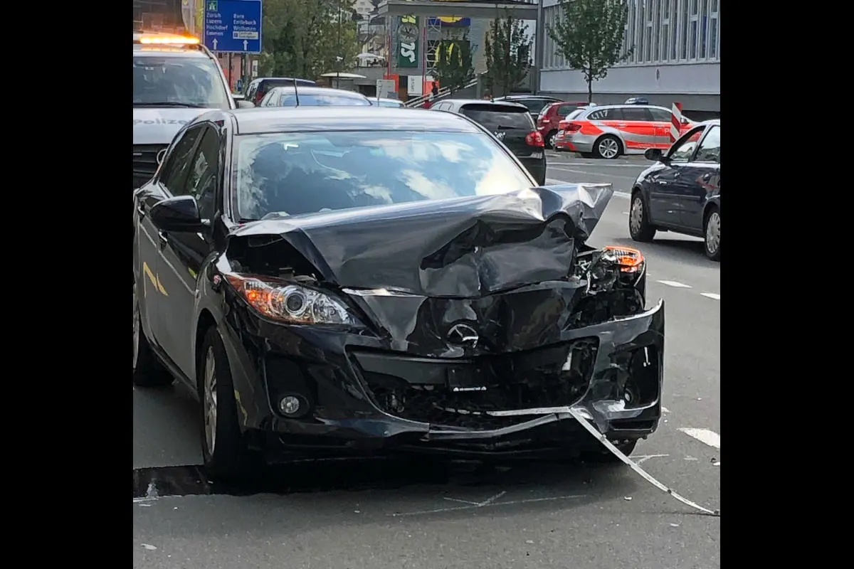 Emmenbrücke LU - Auffahrunfall mit drei Personenwagen