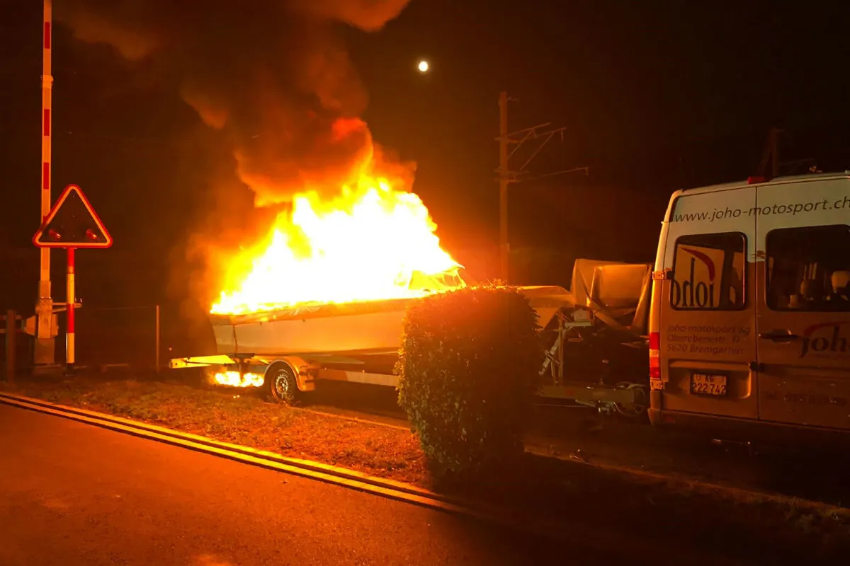  Bremgarten AG - Feuerwehreinsatz nach Motorbootbrand 