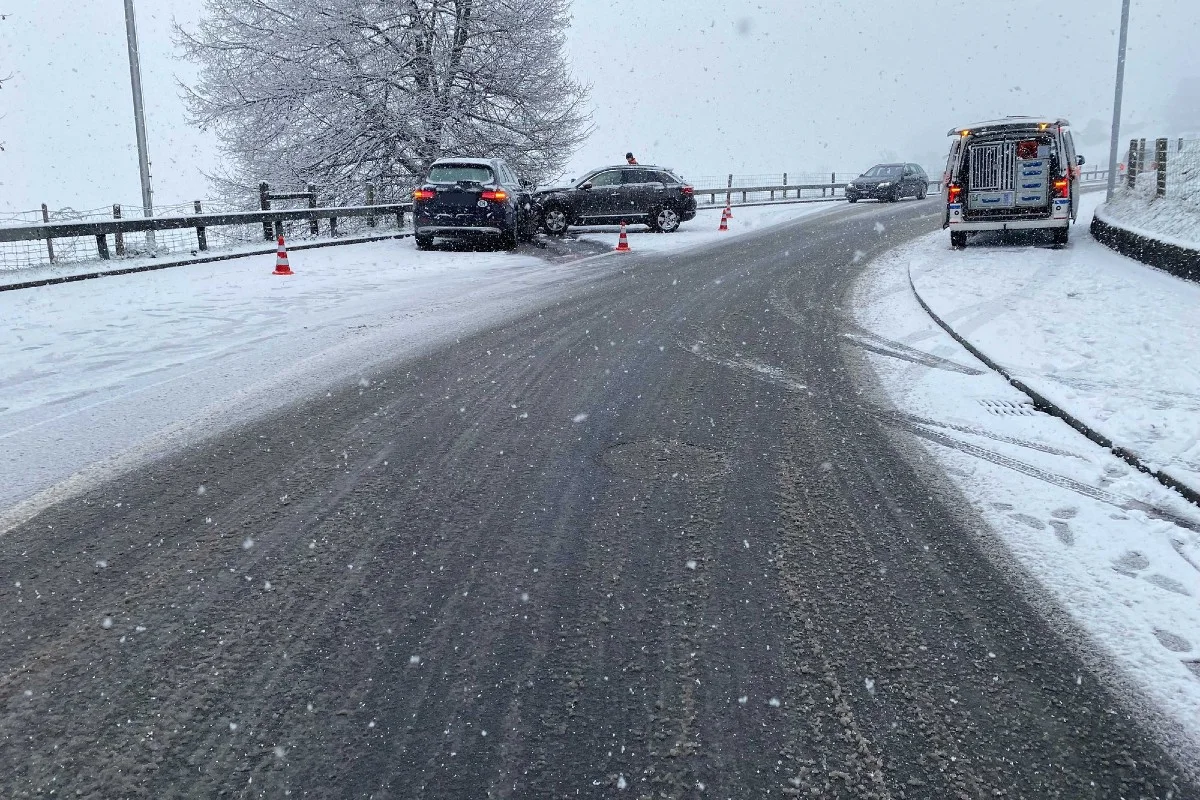 Kanton Zug - Wintereinbruch sorgt für Verkehrsunfälle und verletzte Personen