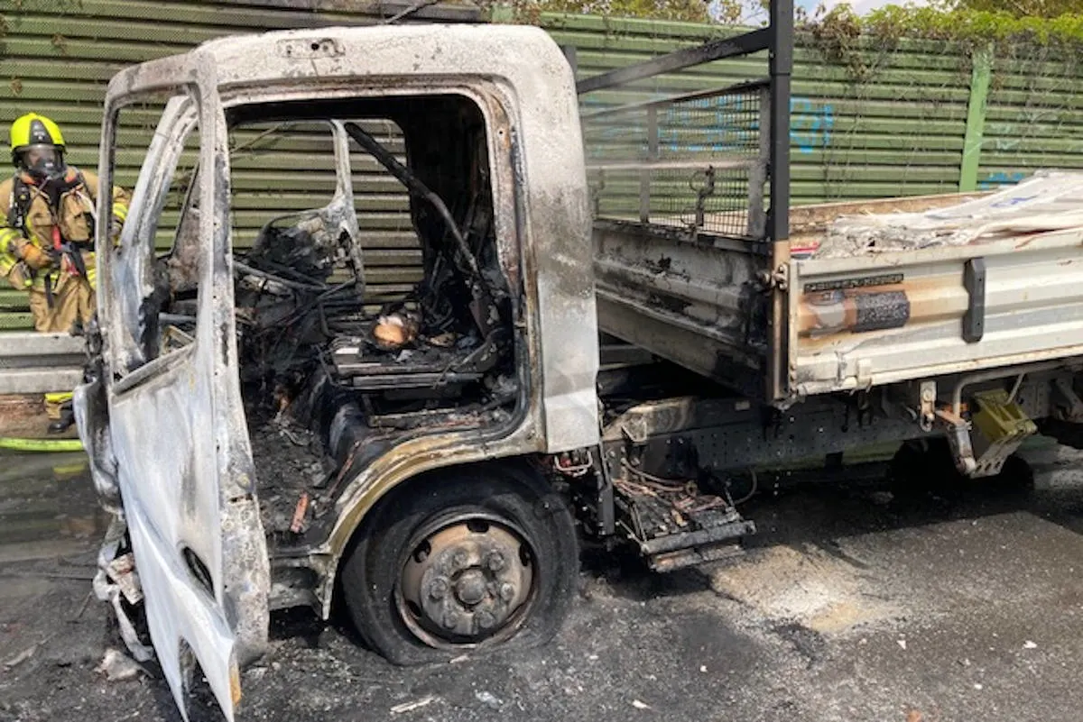 A524 Ratingen – KFZ-Brand auf der Autobahn