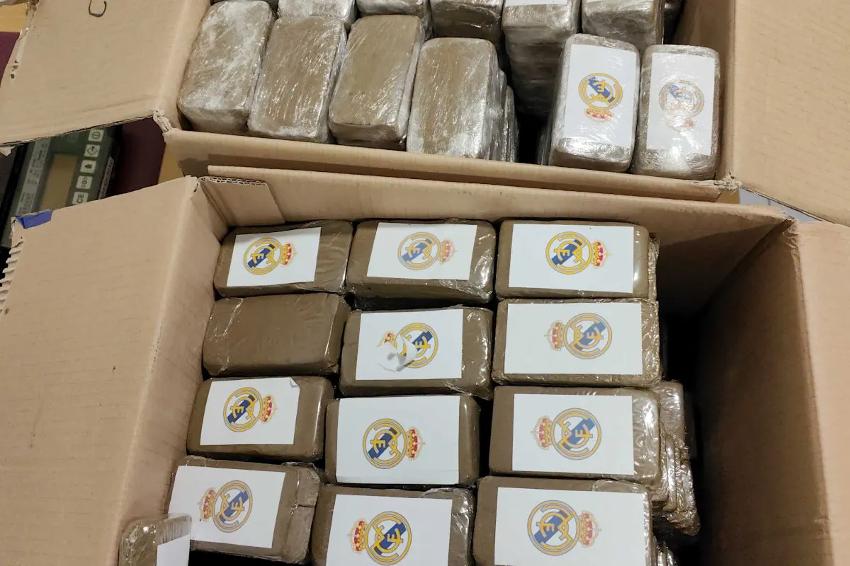 Zoll Basel – Familie mit 3 Kindern und 50 Kilo CBD in Fahrzeug gestoppt