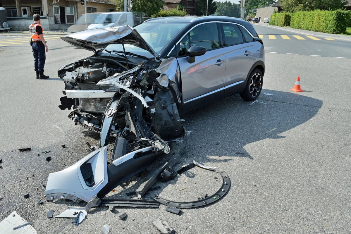 Inwil LU – Beim Abbiegen verunfallt 